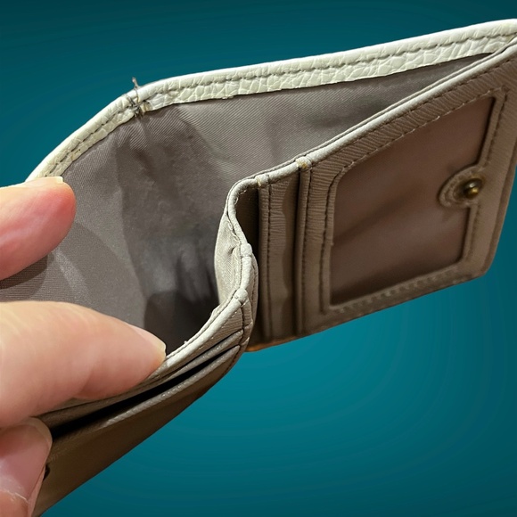 FOSSIL - Women’s bi-fold wallet with color dots - Picture 4 of 5